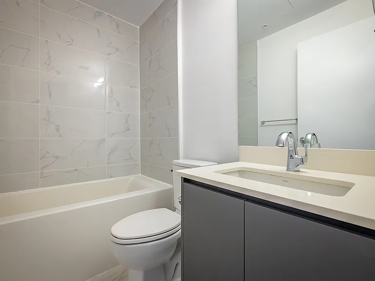 2590 Lonsdale Ave — Photo 9