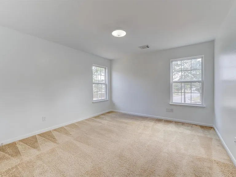 3211 Legends Hill Ct — Photo 16
