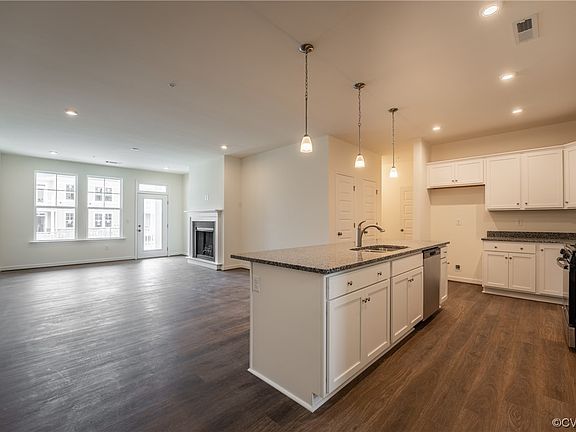 5th image of 1421 Green Hill St #11a