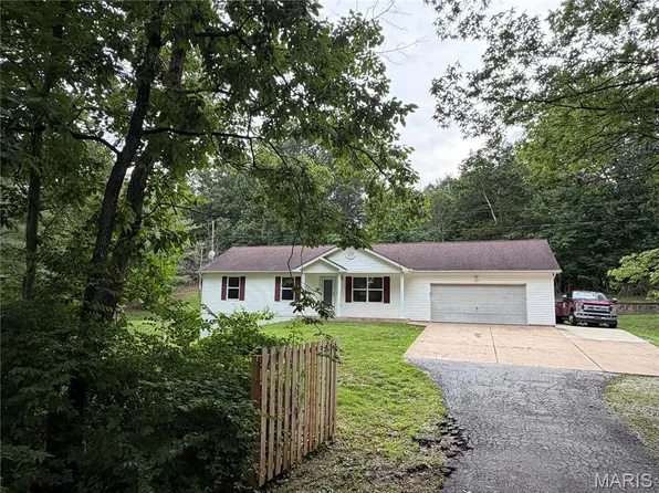 687 Woodview Dr, Villa Ridge, MO 63089