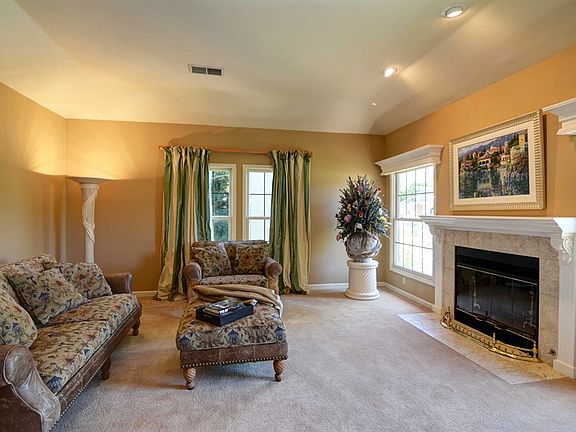 3rd image of 1001 Woodview Pl