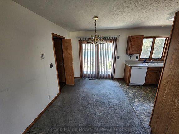 5th image of 129 Campbell Ave