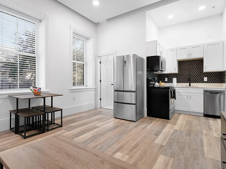 Ybor Luxe Apartments — Photo 42