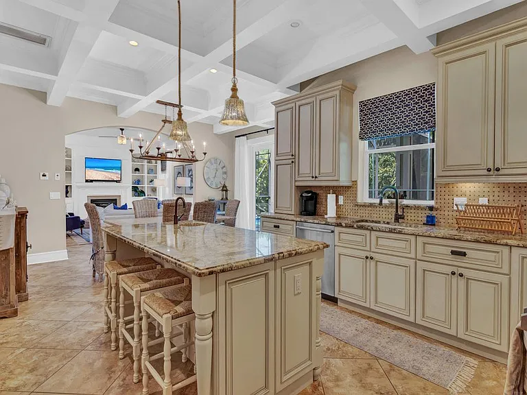 2230 Seaside St — Photo 9