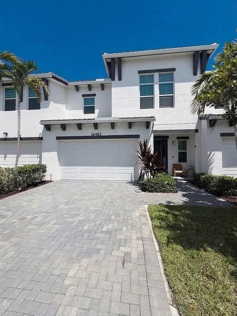 3 bed, 2.5 bath, 2138 sqft, $3,500 — Photo 1