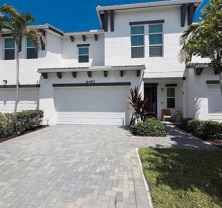 16483 Helix Ct