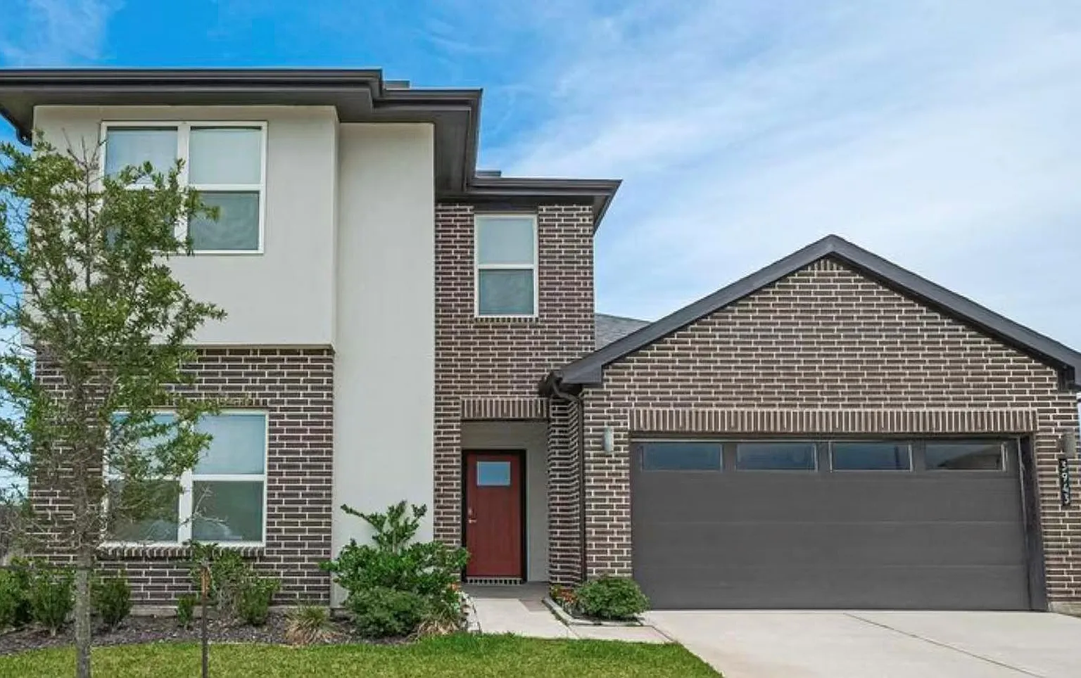 4 bed, 3.0 bath, 2427 sqft, $2,650 — Photo 2