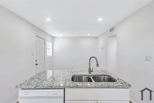 901 Bessie St #205 — Photo 12