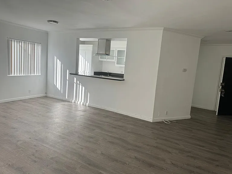 5741.5 Carlton Way #202 — Photo 6