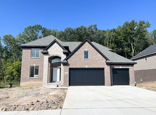 50357 Oakbrooke Dr, Chesterfield, MI 48047