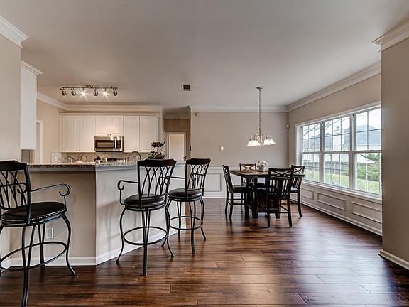 5th image of 178 Crest Valley Ct