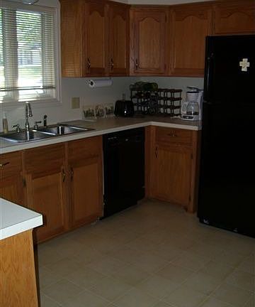 3rd image of 103 Pin Oak Dr