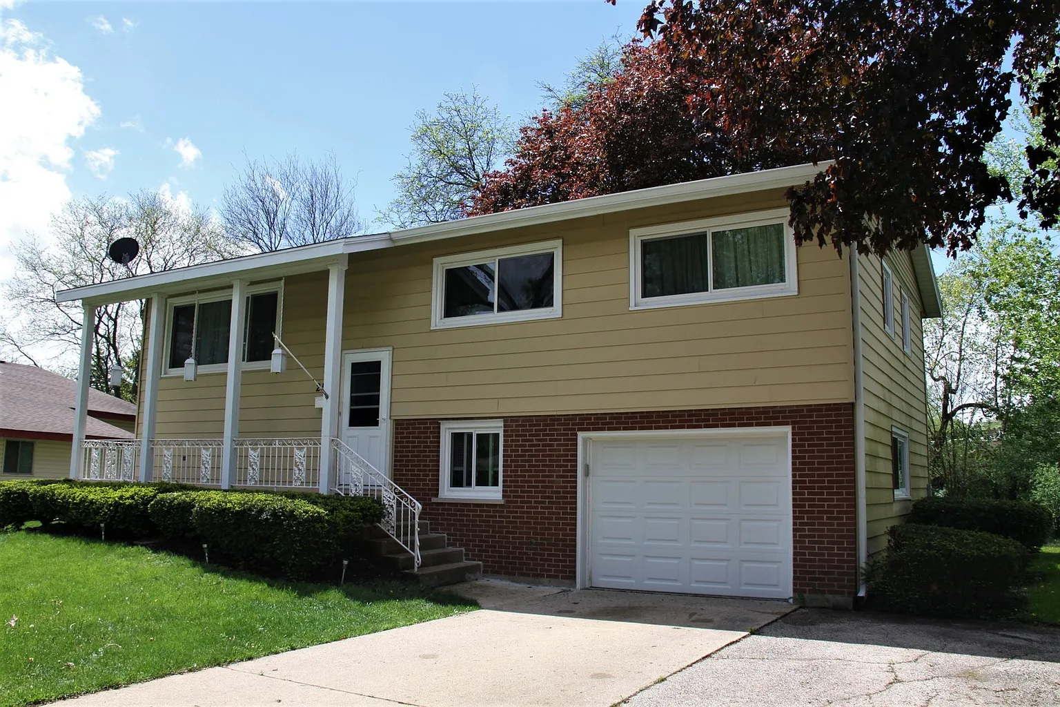 2505 School Dr photo 1