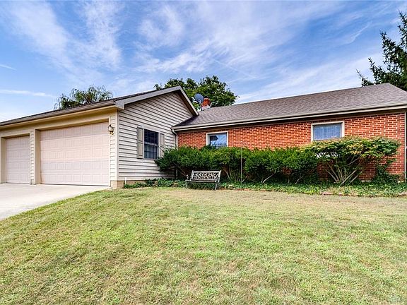 5th image of 784 Lennox Ct