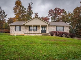 211 Village Pine Dr, New Albany, IN 47150