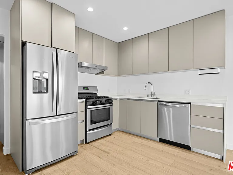 11795 Gateway Blvd #4 — Photo 9