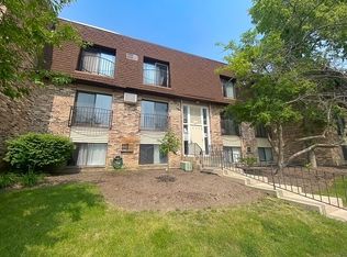 182 Waters Edge Dr #201, Glendale Heights, IL 60139