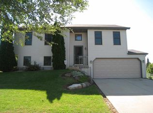 208 E Parkview St, Cottage Grove, WI 53527