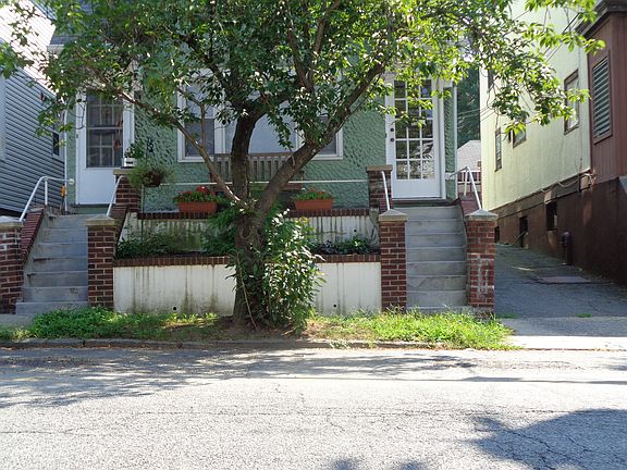 3rd image of 17 S Eckar St