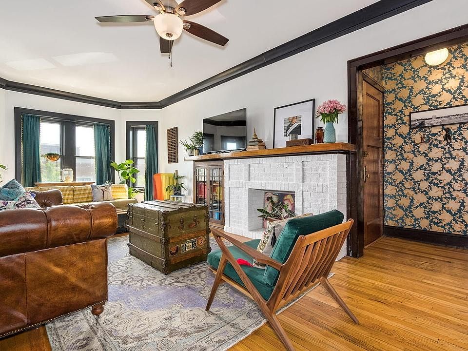 1st image of 1302 W Waveland Ave #3
