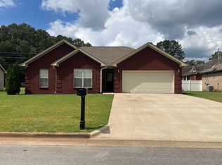 106 Windsor Dr, Muscle Shoals, AL 35661