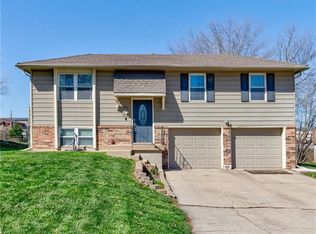 1220 Golfview Dr, Grain Valley, MO 64029