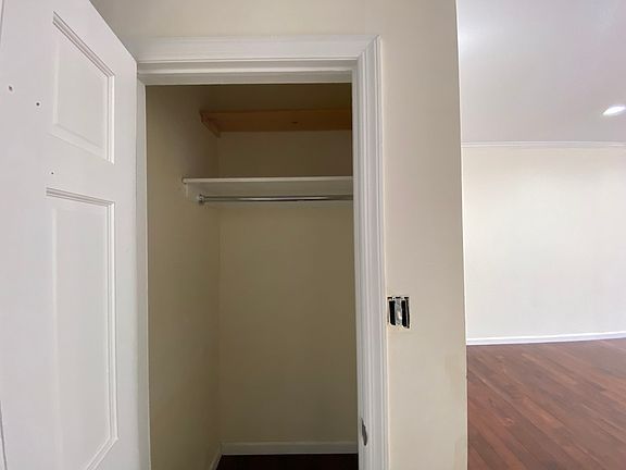 4th image of 583 W 215th St APT E6
