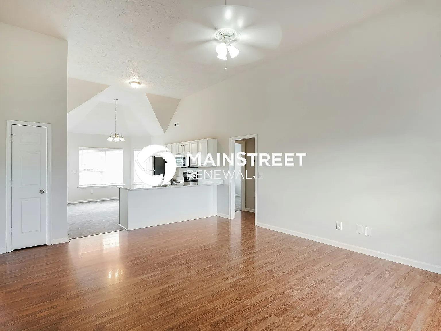 2823 Ridgewood Dr — Photo 3