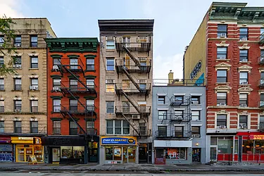 303 East Houston Street in Lower East Side