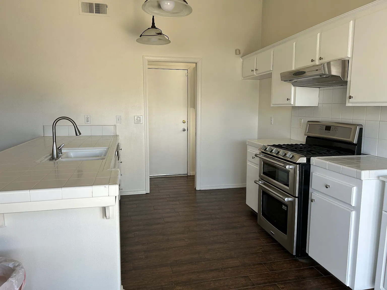 3 bed, 1300 sqft, $2,275 — Photo 4