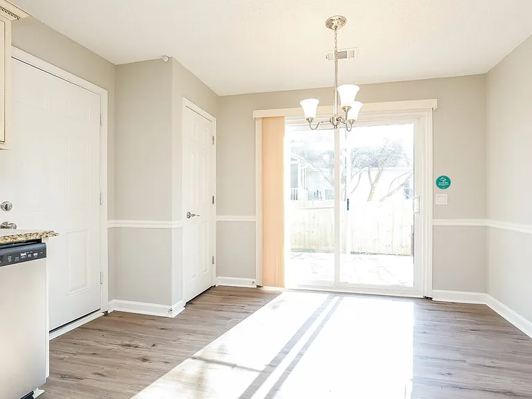 111 Dorchester Ct — Photo 7
