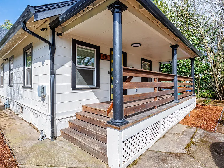 4313 N Kerby Ave — Photo 8