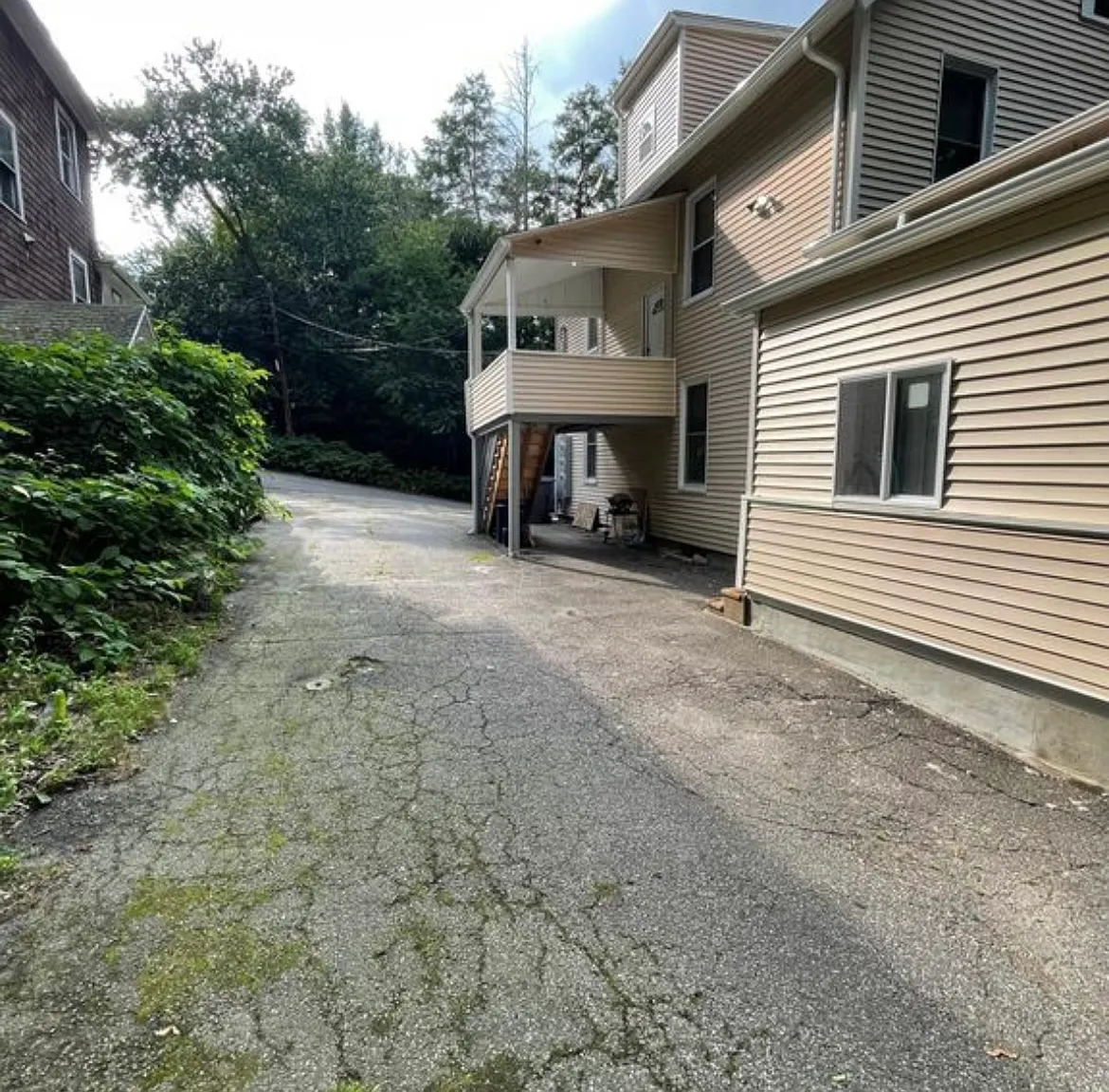 395 Bradbury St — Photo 3