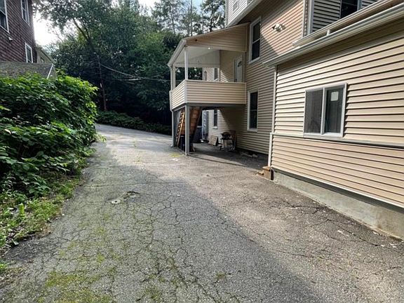 3rd image of 395 Bradbury St Unit 2