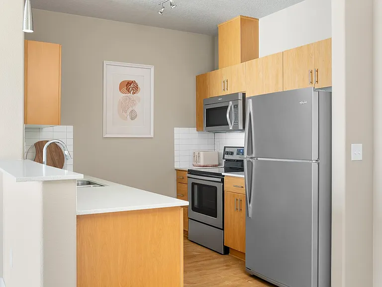 206 Apartments — Photo 6