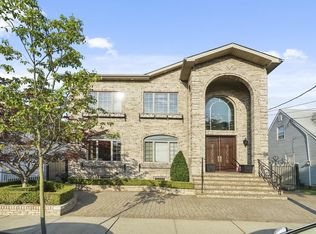 15725 88th St, Howard Beach, NY 11414
