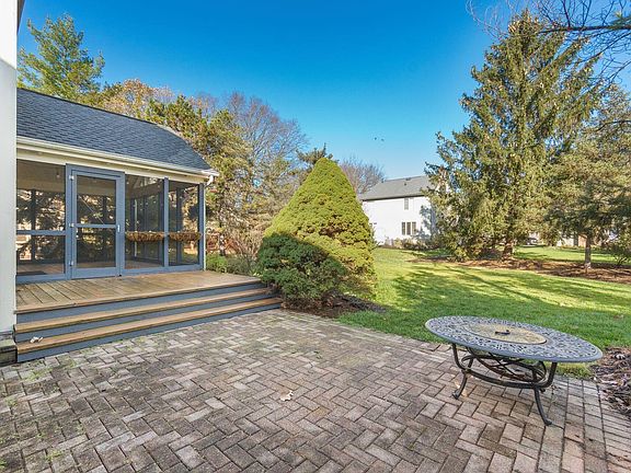 4th image of 6390 Newgrange Dr