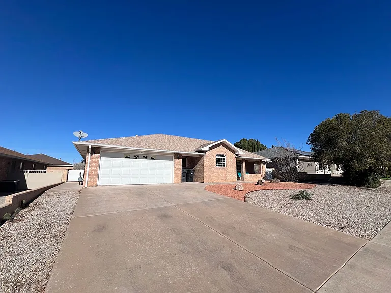 323 Camino Real — Photo 2