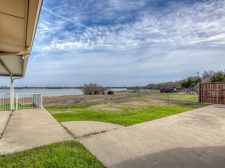 4804 Edgewater Dr — Photo 36