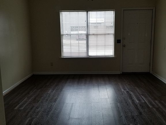 2nd image of 407 E Park Ave