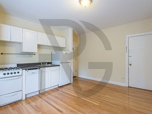 3rd image of 427 W Belden Ave #431C203