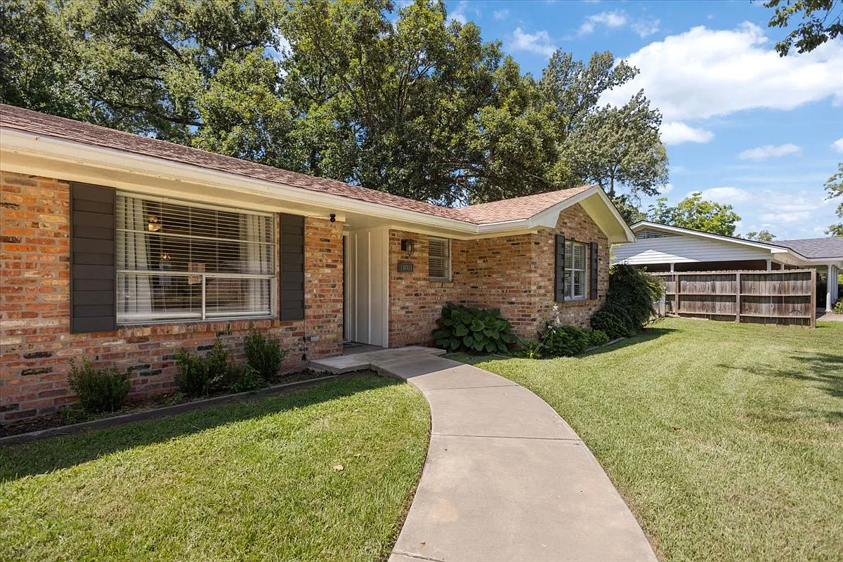 3 bed, 1700 sqft, $2,050 — Photo 3