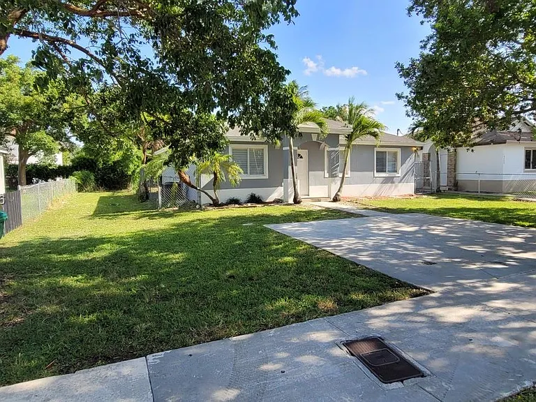 10250 SW 173rd Ter — Photo 3