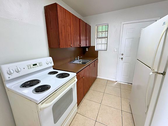 4th image of 1490 NE 152nd St N