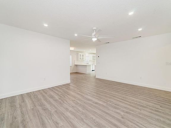 4th image of 833 Carew Ave
