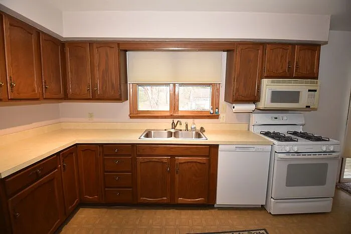 14769 Day Rd — Photo 5