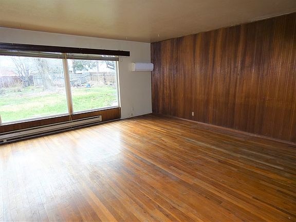 3rd image of 797 Dogwood St
