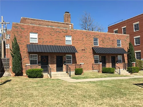 1213 N Harvey Ave #3 Photo 1