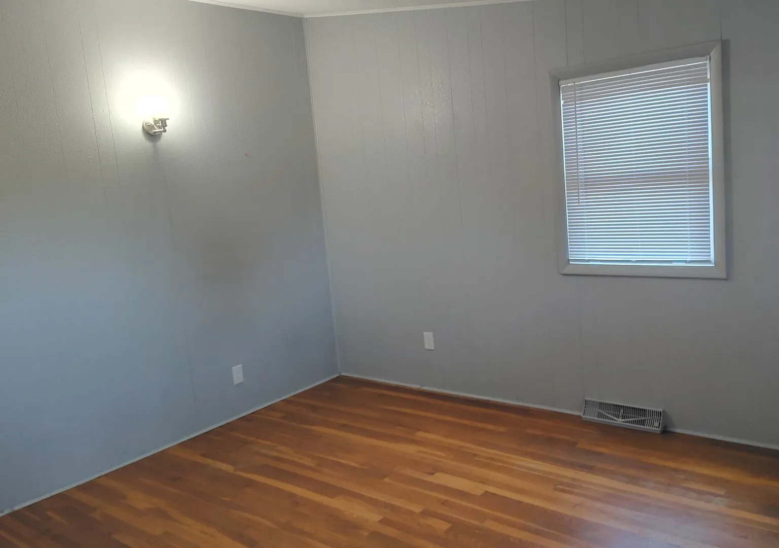 2129 S Scott Ave — Photo 4