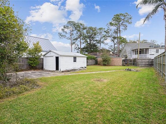 3rd image of 2406 Metairie Rd